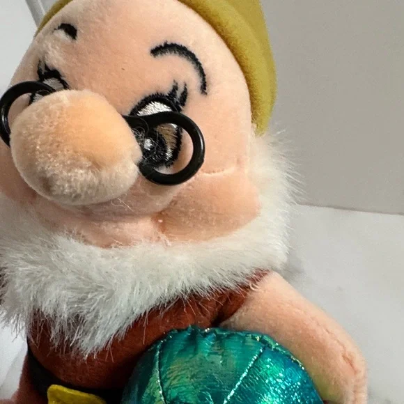 Disney Snow White & the 7 Dwarf Bean Bag Plush with Gem - Doc NWOT - Picture 14 of 14